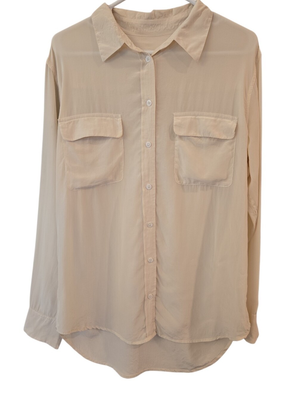 EQUIPMENT FEMME SIGNATURE SILK BLOUSE.  SIZE MEDIUM. NATURE WHITE/ CREAM.